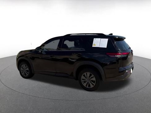 Used 2025 Nissan Pathfinder SV FWD image 10