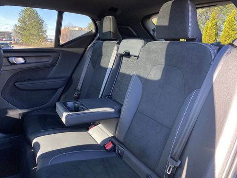 Used 2025 Volvo XC40 B5 Plus image 43