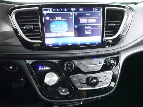 New 2027 Chrysler Pacifica Select FWD image 13
