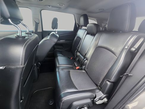 Used 2018 Dodge Journey Crossroad w/ Nav & Sun Group image 11
