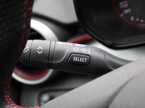 Used 2025 Chevrolet Trax RS w/ Sunroof Package image 35