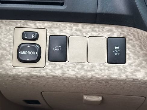 Used 2010 Toyota Venza AWD w/ Comfort Pkg image 34
