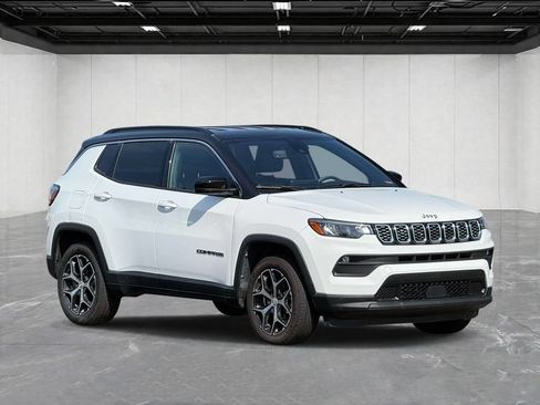 Used 2024 Jeep Compass Limited AWD/4WD image 3