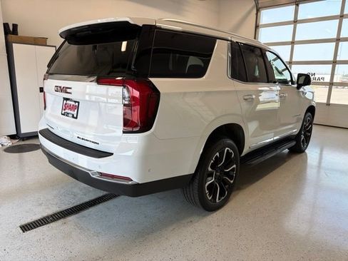 Used 2025 GMC Yukon Elevation w/ LPO, Elevation Black Package AWD/4WD image 8