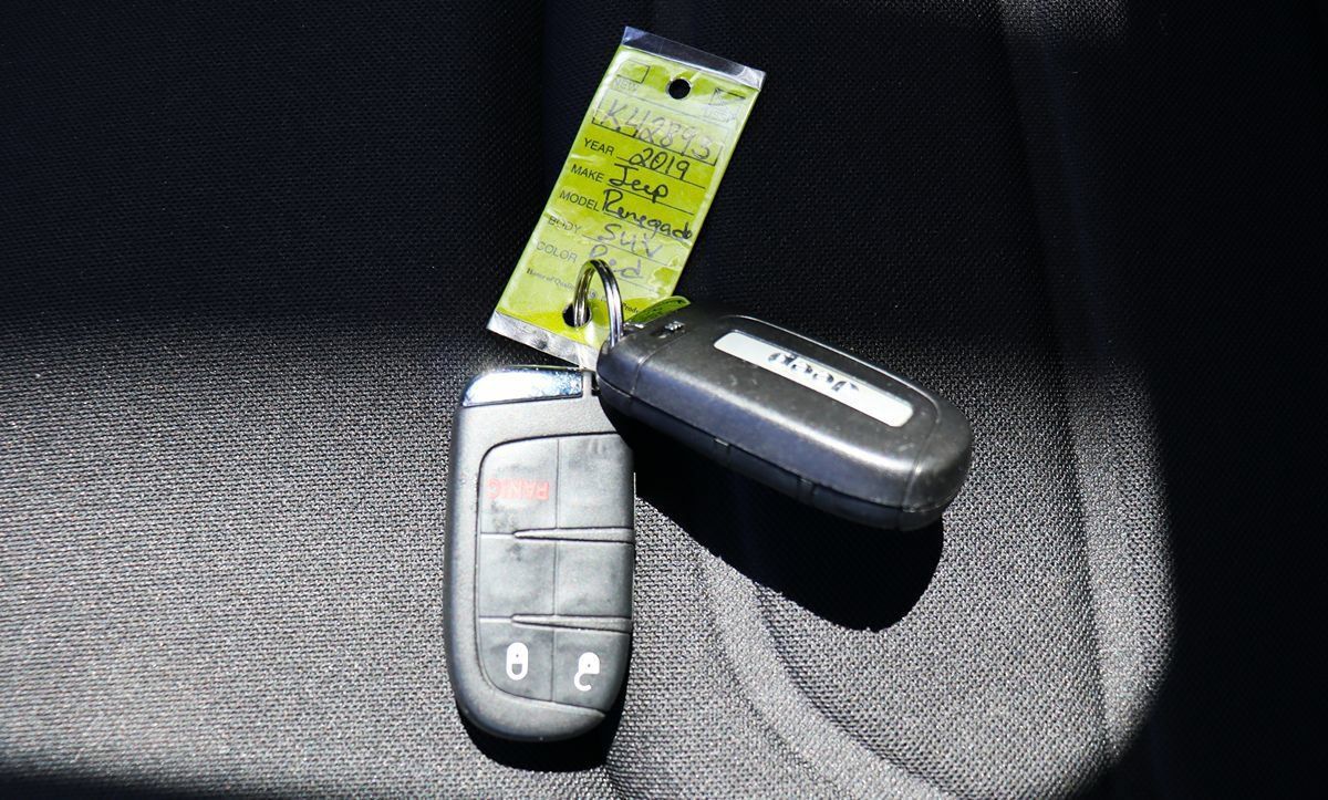 Used 2019 Jeep Renegade Latitude FWD image 57