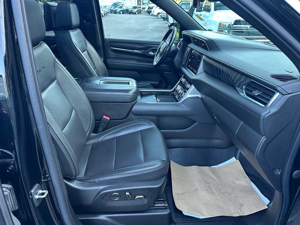 Used 2022 GMC Yukon XL Denali w/ Denali Ultimate Package AWD/4WD image 13