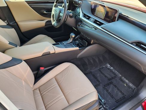 Used 2019 Lexus ES 350 w/ Accessory Package 2 image 16