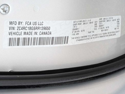 Used 2024 Chrysler Pacifica Touring-L FWD image 31