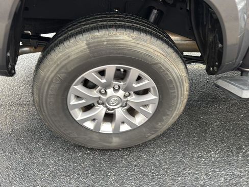 Used 2018 Toyota Tacoma SR5 image 32