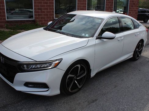 Used 2019 Honda Accord Sport image 2