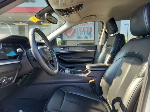 Used 2023 Jeep Grand Cherokee L Limited AWD/4WD image 15