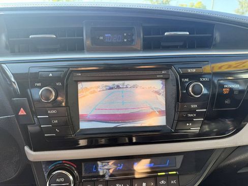 Used 2015 Toyota Corolla LE FWD image 12