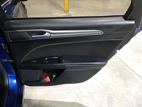 Used 2017 Ford Fusion SE image 29