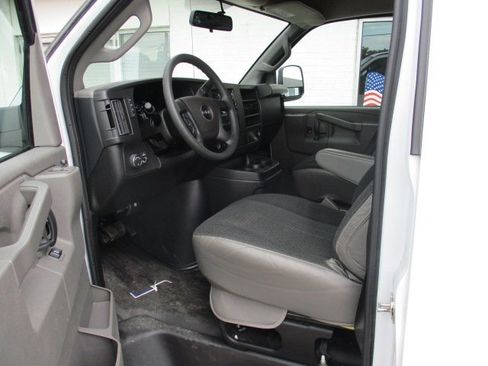 Used 2023 GMC Savana 2500 w/ Driver Convenience Package image 8