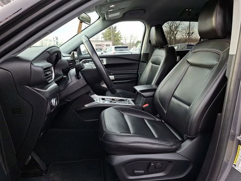 Used 2022 Ford Explorer XLT w/ Equipment Group 202A image 15
