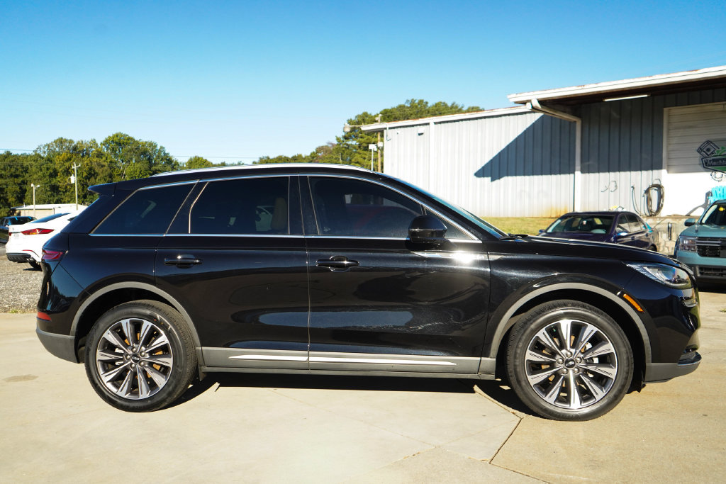 Used 2022 Lincoln Corsair Reserve w/ Elements Package FWD image 3