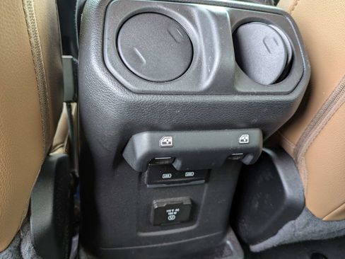 Used 2022 Jeep Wrangler Unlimited Sahara w/ Cold Weather Group AWD/4WD image 16