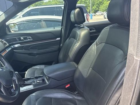 Used 2017 Ford Explorer Limited w/ Equipment Group 301A AWD/4WD image 7