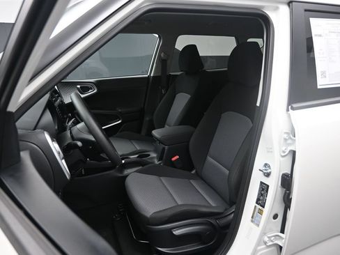 Used 2024 Kia Soul LX w/ Option Group 015 FWD image 18