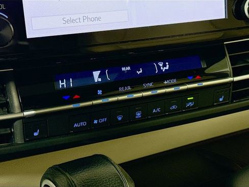 Used 2022 Toyota Sienna XLE image 14