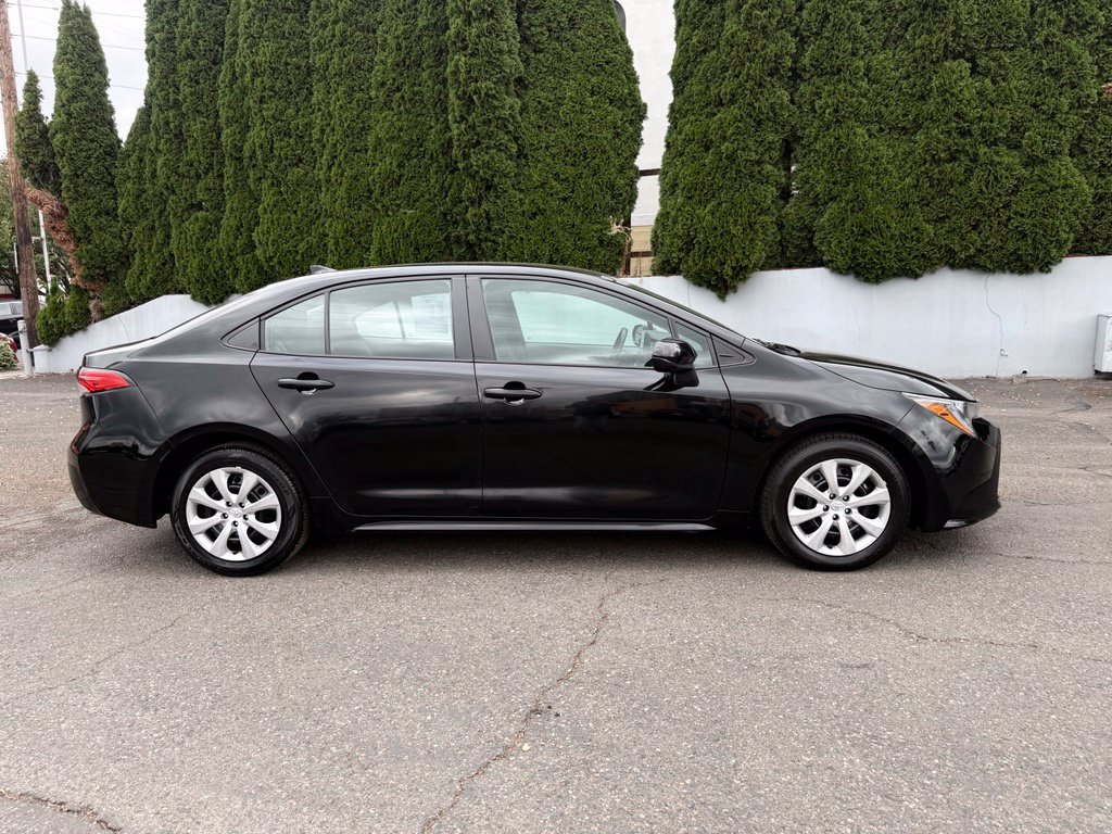Used 2025 Toyota Corolla LE FWD image 10