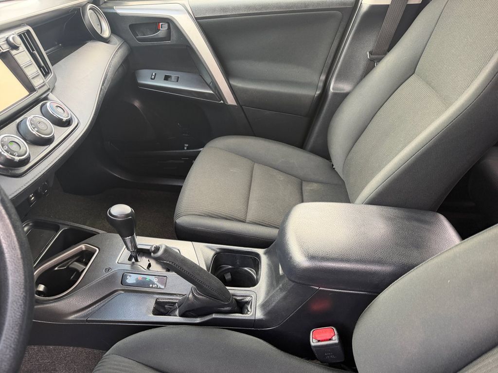 Used 2016 Toyota RAV4 LE AWD/4WD image 12
