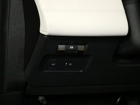 Used 2023 Land Rover Discovery Sport SE image 26