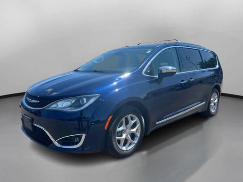 Used 2018 Chrysler Pacifica Limited w/ Advanced Safetytec Group FWD image 5