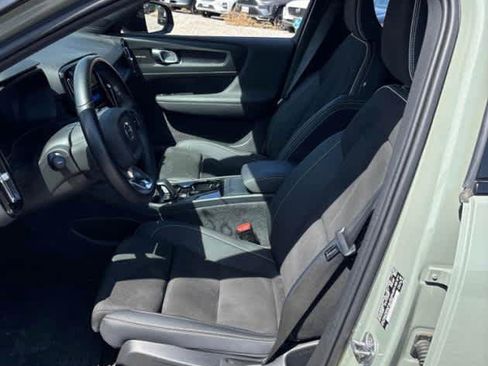 Used 2023 Volvo XC40 Recharge Ultimate w/ Protection Package Premier AWD/4WD image 2