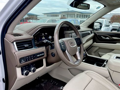 Used 2022 GMC Yukon XL Denali image 10