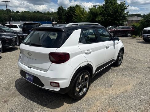 Certified 2024 Hyundai Venue Limited FWD image 7