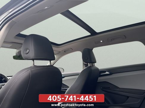 Used 2024 Volkswagen Taos SE w/ Panoramic Sunroof Package AWD/4WD image 27