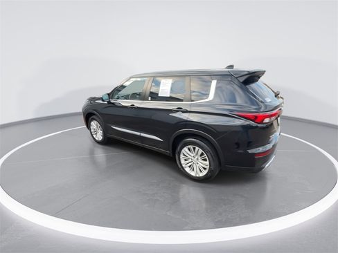 Used 2022 Mitsubishi Outlander ES image 6