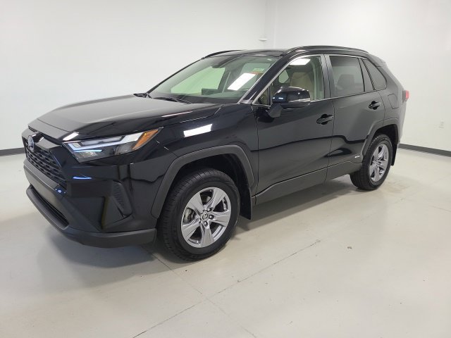 Used 2022 Toyota RAV4 XLE w/ Convenience Package AWD/4WD image 3