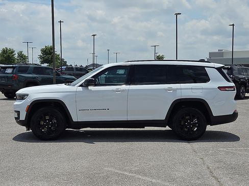 Used 2024 Jeep Grand Cherokee L Altitude AWD/4WD image 3