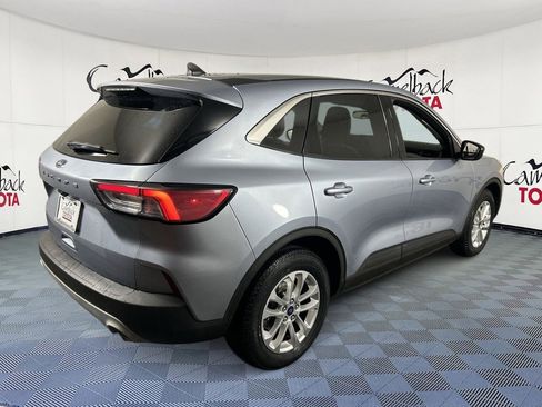 Used 2022 Ford Escape SE image 8