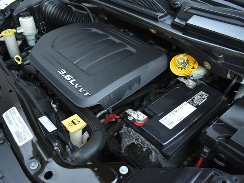 Used 2018 Dodge Grand Caravan SXT image 49