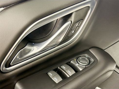 Used 2021 GMC Yukon XL SLE image 16