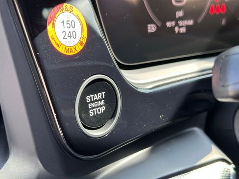 Used 2025 Porsche Cayenne E-Hybrid image 17