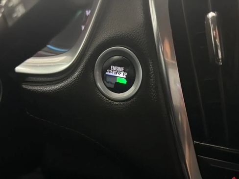 Used 2018 Chevrolet Traverse LT FWD image 15