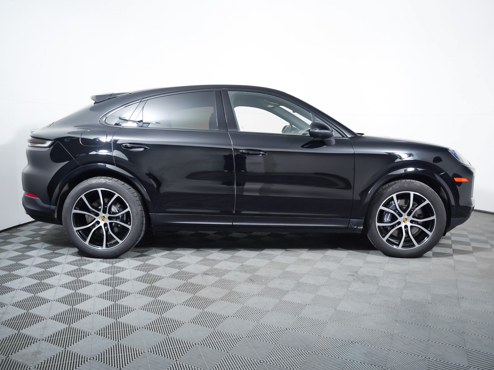 Certified 2024 Porsche Cayenne Coupe AWD/4WD image 12