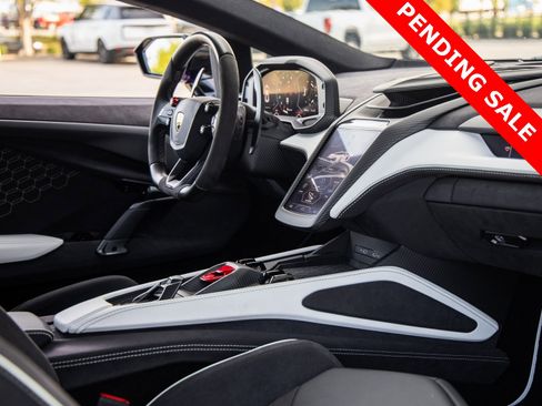 Used 2024 Lamborghini Revuelto image 51