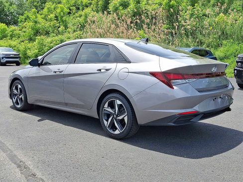 Used 2023 Hyundai Elantra SEL w/ Convenience Package FWD image 4
