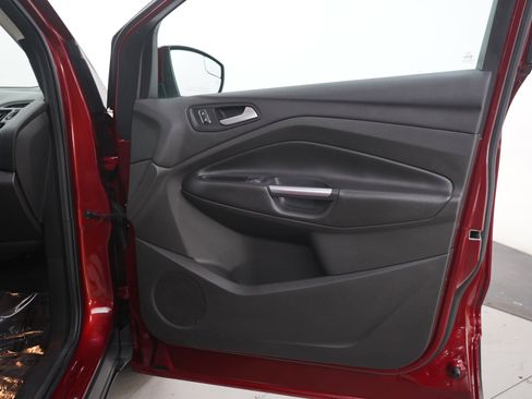 Used 2015 Ford Escape SE w/ Equipment Group 201A AWD/4WD image 9