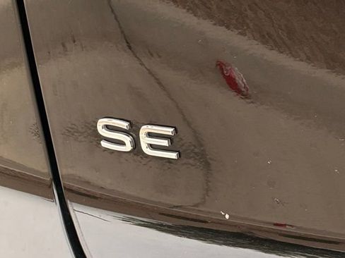 Used 2025 Volkswagen Atlas Cross Sport SE AWD/4WD image 8