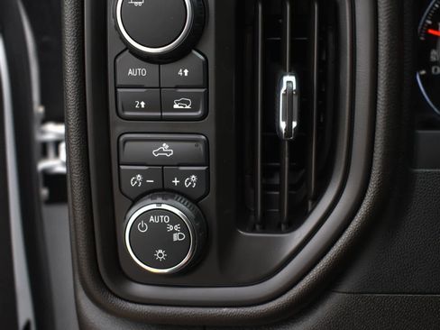 Used 2022 Chevrolet Silverado 1500 Custom AWD/4WD image 18