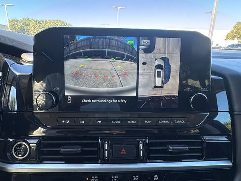 Used 2023 Nissan Pathfinder SL w/ Black Appearance Package image 18