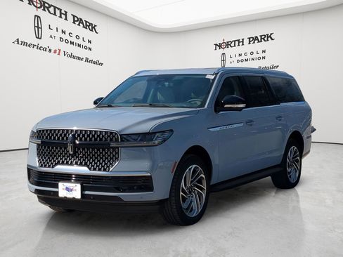 New 2026 Lincoln Navigator L Premier AWD/4WD image 7