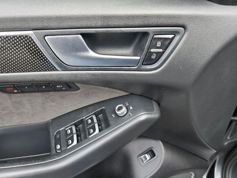 Used 2016 Audi SQ5 Prestige w/ Prestige Package image 25