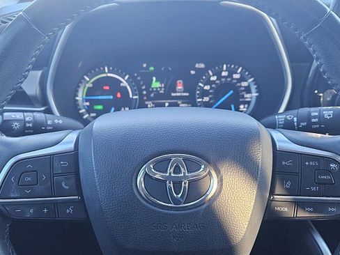 Used 2020 Toyota Highlander XLE image 16